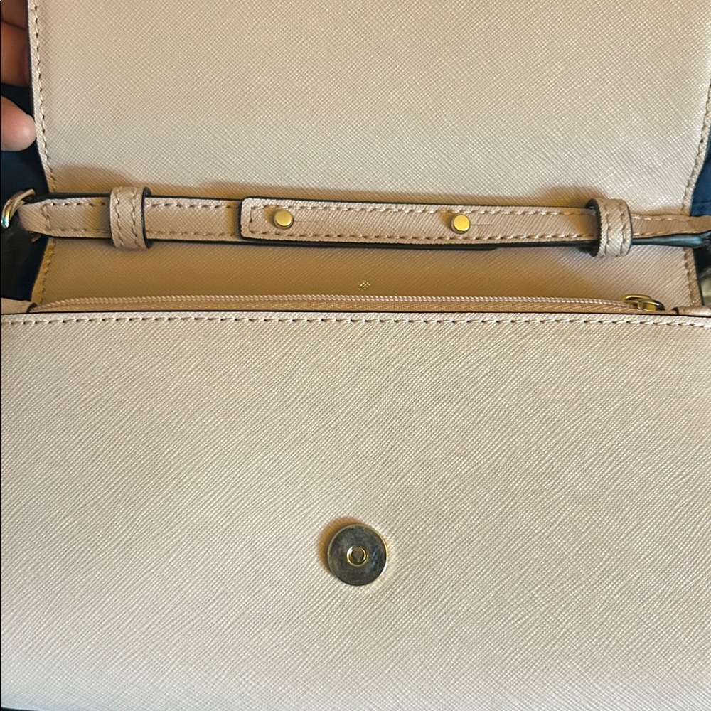 Kate Spade New York Laurel Way Winni crossbody in a two-tone black/light pink. - Picture 10 of 11